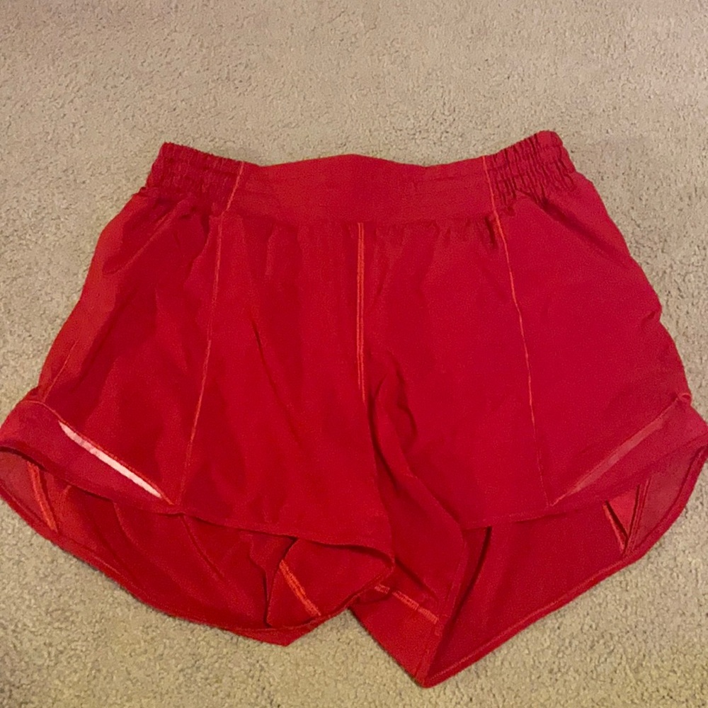 Lululemon high rise Hotty Hot shorts 4”